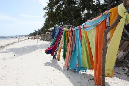 Kenya Bay Beach Hotel Bamburi Buitenkant foto