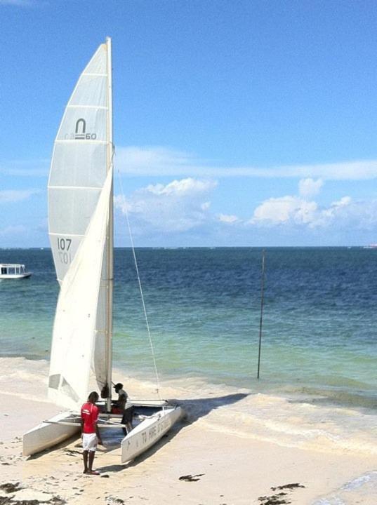 Kenya Bay Beach Hotel Bamburi Buitenkant foto