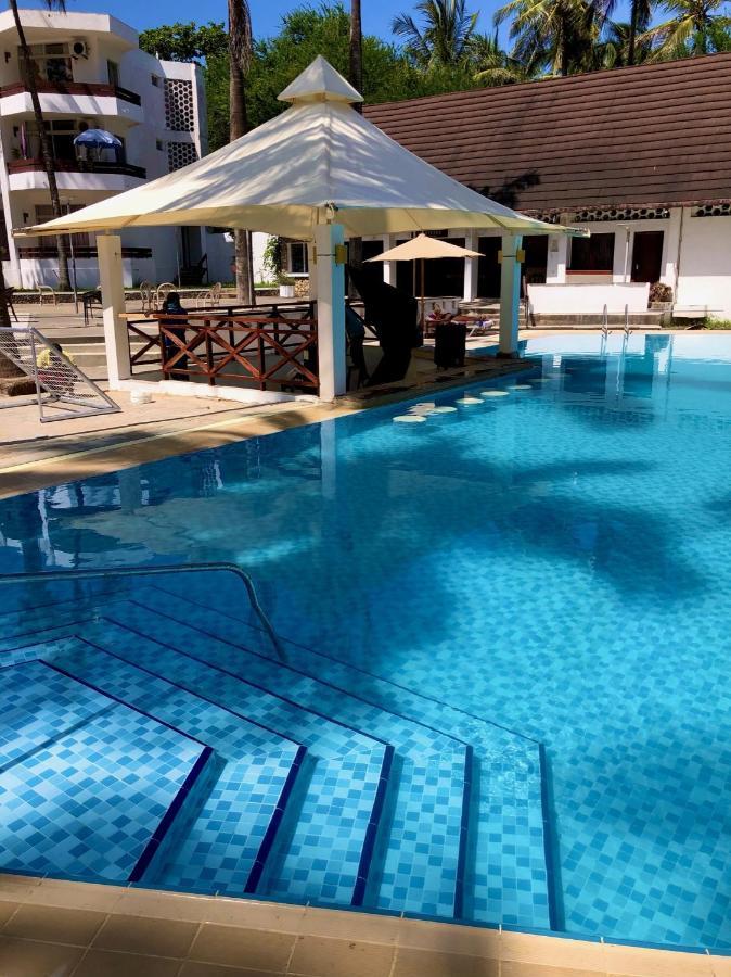 Kenya Bay Beach Hotel Bamburi Buitenkant foto