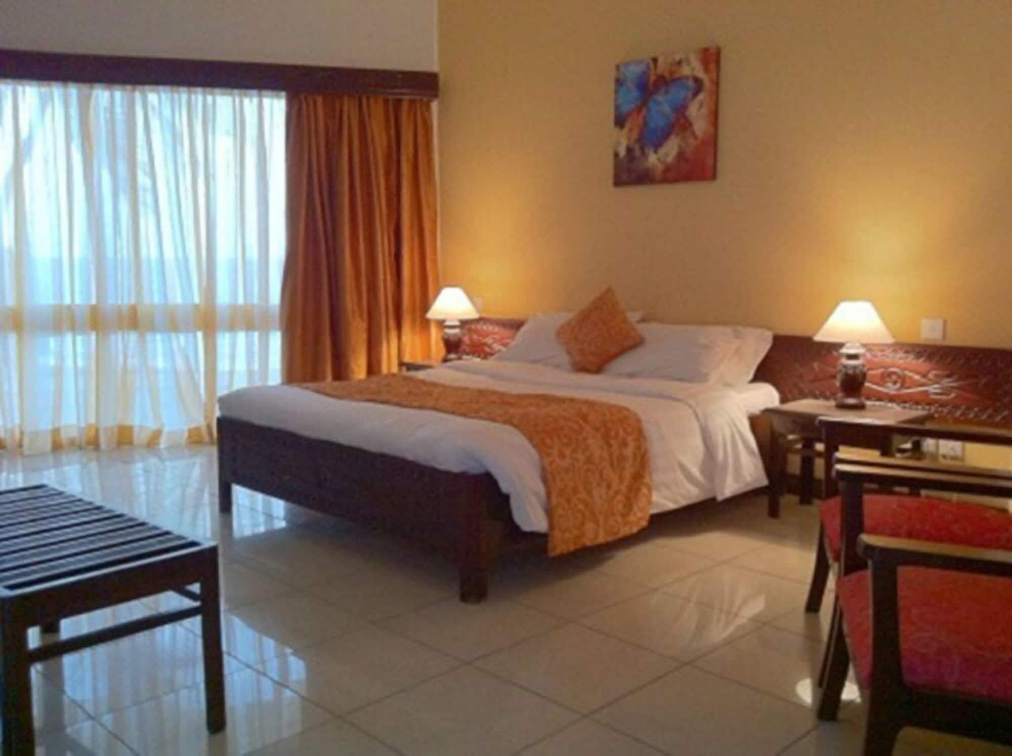 Kenya Bay Beach Hotel Bamburi Buitenkant foto